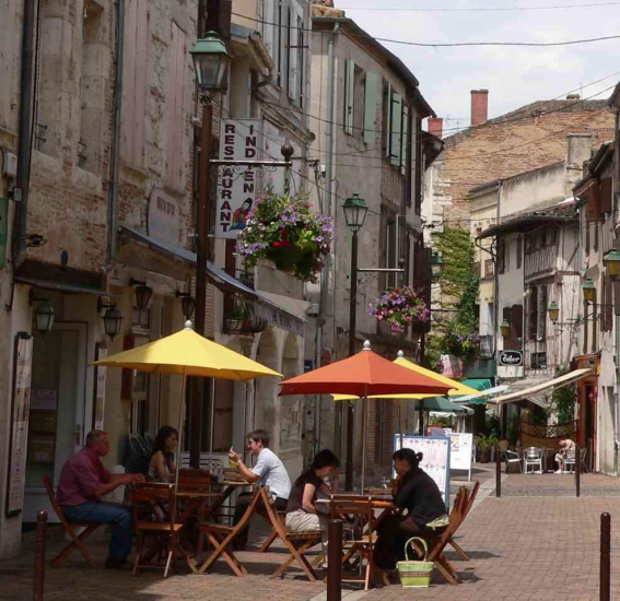 03-agen-streetscape