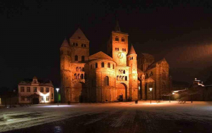 trierer_dom_at_night